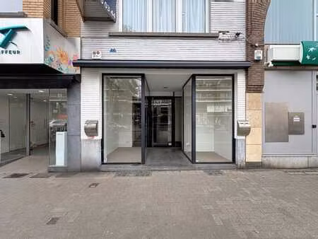 fort jaco : superbe surface commerciale prête à l’emploi