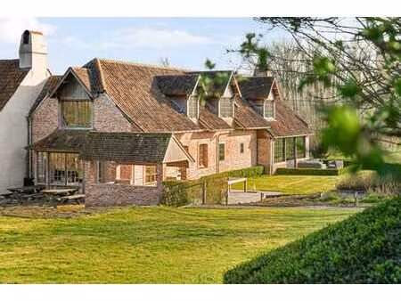 unieke charmant gerenoveerde vierkantshoeve (b&b)