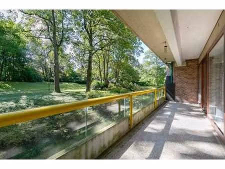 bel appartement au calme dans un parc  3 à 4 ch et terrasse