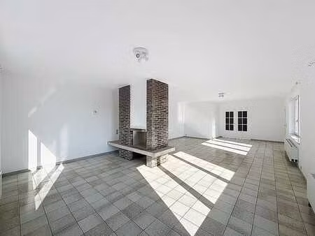 bel appartement 2 chambres (rénové) sur fleurus