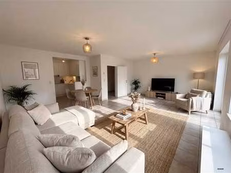 gelijkvloers appartement met twee slaapkamers en garage te h