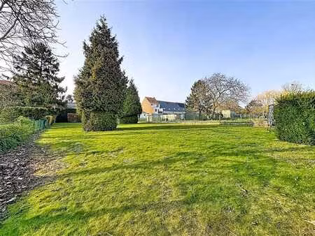 terrain constructible 1 180 m² avec fort potentiel à mouscro