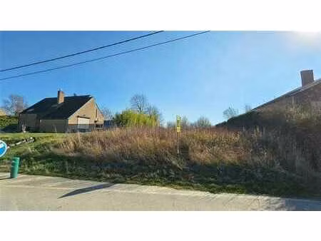 terrain de 20 ares 35 ca  15 mètres de façade