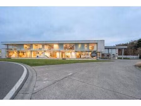 site industriel prêt à l'emploi et stratégiquement situé à k