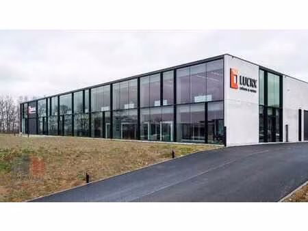 bâtiment industriel haut de gamme de 8.800 m² avec bureau...