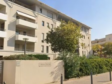 box fermé près du port 13m2