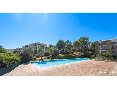 t2 meublé 35m² - terrasse 12m² - parking - piscine - duranne du bas