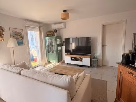 t2 41m2 avec terrasse de 12m2 dans une résidence récente à vitrolles au calme