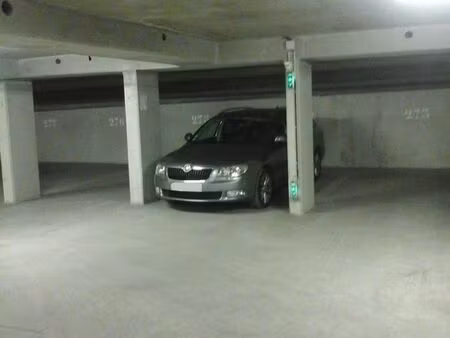 place de parking couverte chartes lucé