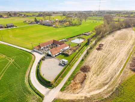 ferme unique avec établissement de restauration