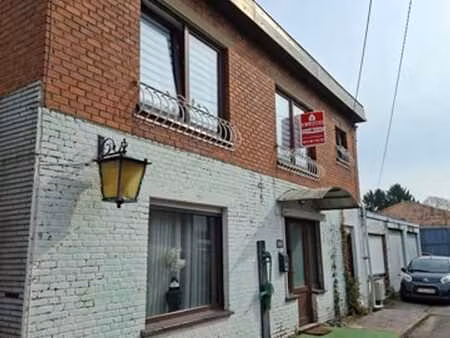 maison 3 chambres  en recul de voirie.