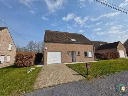 ac - 5 bedrooms 2 bathroom - 5