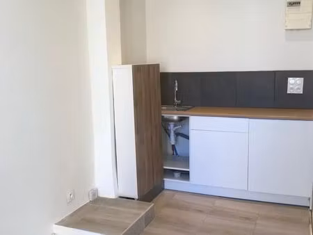 t2 - la seyne proche port