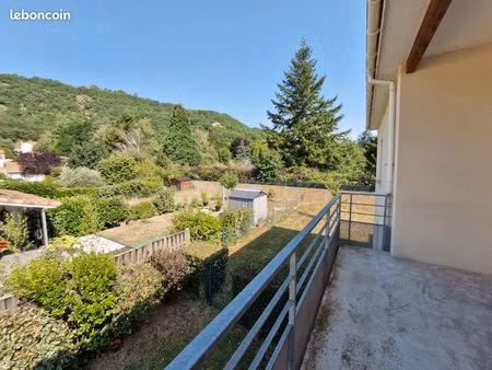 appartement t3 avec terrasse et parking privatif