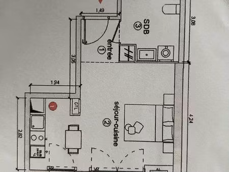 studio très lumineux