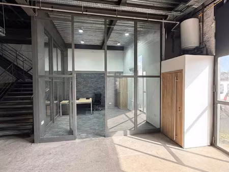 location local commercial