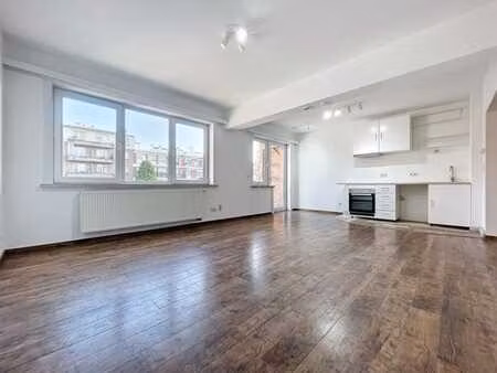 charles quint - studio - parking possible - 0492 39 85 54