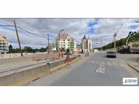 location local commercial