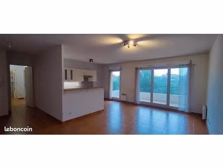 t3 avec terrasse  garage et parking