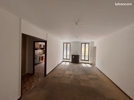 appartement t3 à rénover place castellane