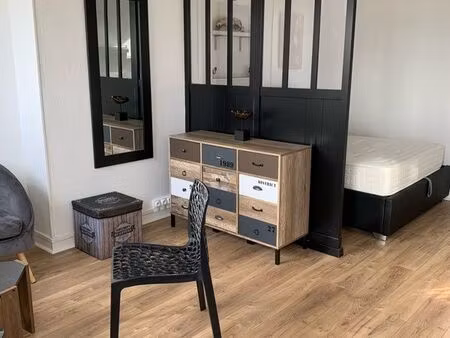 studio meublé entre hôtel de ville et palais de justice