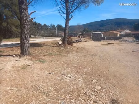 terrain 634 m² cuges les pins