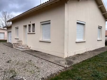 jolie maison de plain-pied à proximité des commerces à pied  jardin clos autour