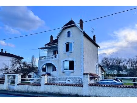 maison de charme de 190m2  jardin clos et dépendance à restaurer offrant la possibilité d’