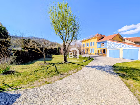 maison 5 chambres 210 m2 proche centre  écoles et gare