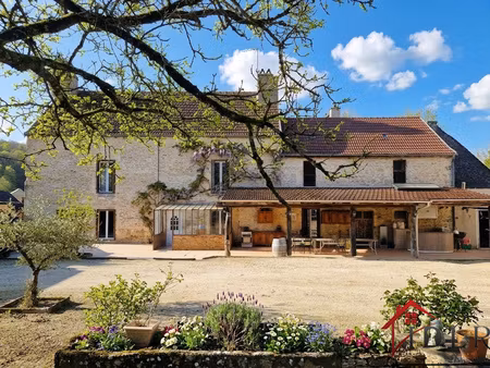 propriété de caractère (181 m2) avec piscine sur parc clos a