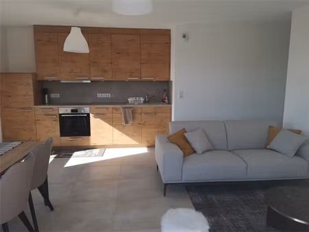 centre saint louis   rare   bel attique entierement meubles