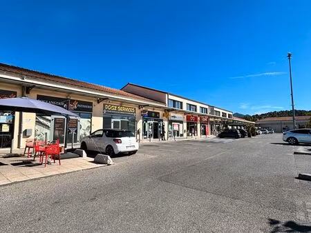 local centre commercial peyrolles en provence