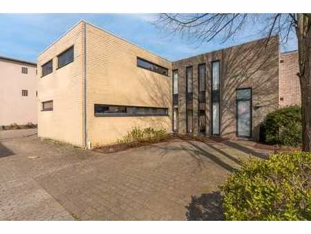 ruim  energiezuinig appartement met terras  tuin en garage