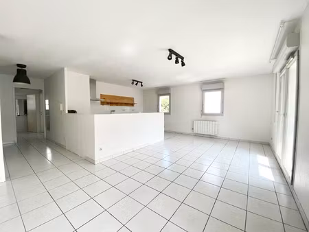 marengo/jolimont - t3 avec balcon et parking sous-sol