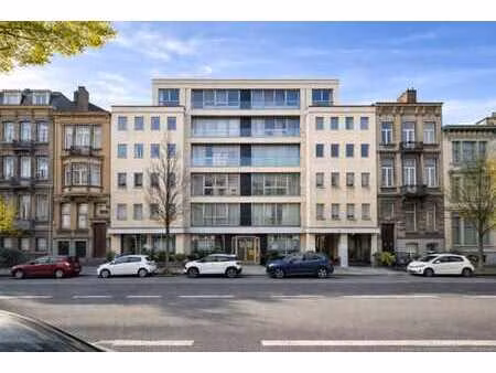 appartement(+/- 120m²) au 1e ét. + cave + empl. pour voiture