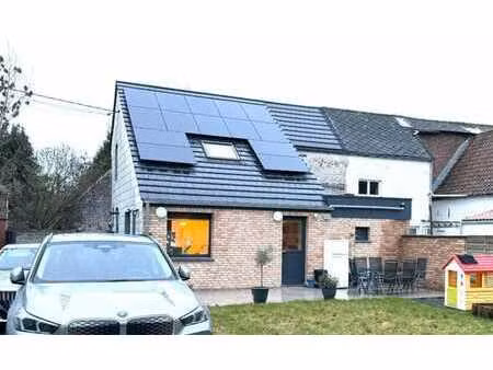 belle maison avec passage latéral et hangar