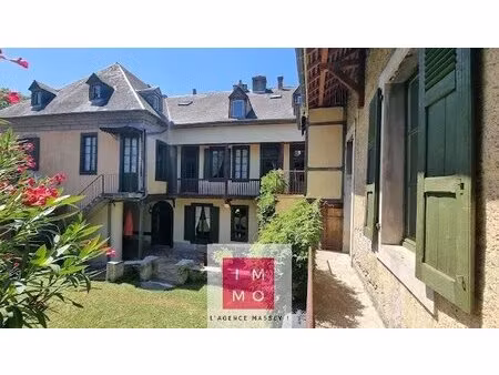 rare hyper centre tarbes : elegante demeure bourgeoise : 297m² avec dépendances attenantes