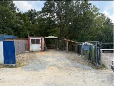 dépôt terrain local stockage