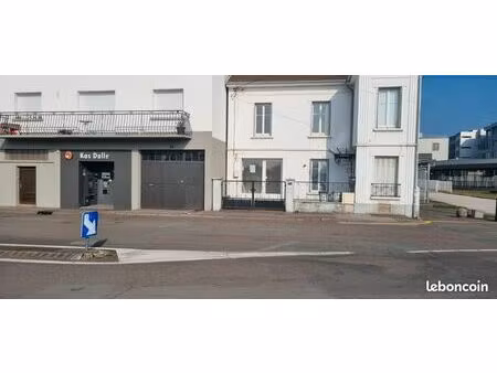 local commercial 22 esplanade ch de gaulle