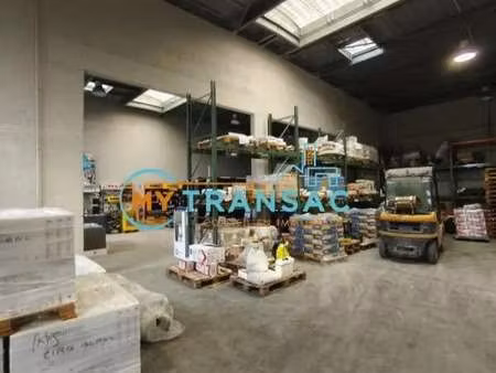 location entrepôt 180 m² à 425 m²