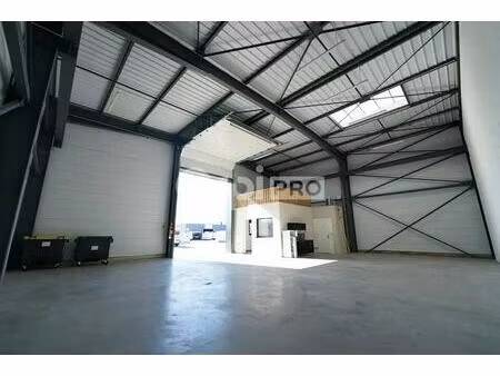 location local d'activités 180 m²