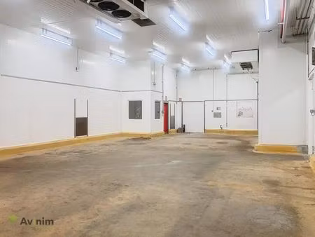 location local d'activités 615 m²