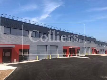 location local d'activités 277 m²