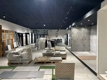 vente local d'activités 1 115 m²