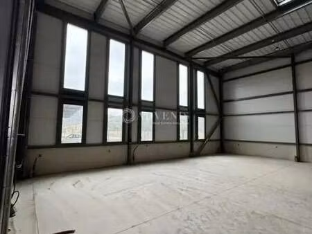location local d'activités 170 m²