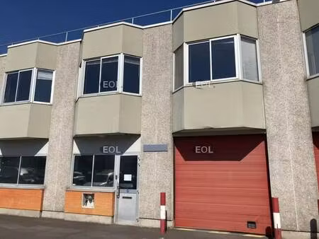 location local d'activités 427 m²