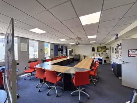 location bureaux 450 m² à 928 m²