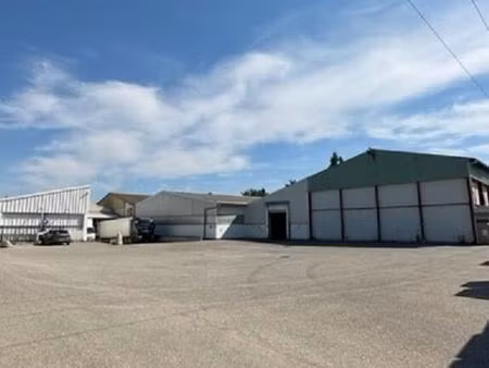 location entrepôt 1 200 m²