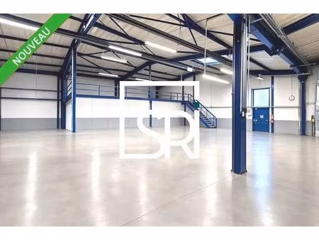 location entrepôt 1 100 m²