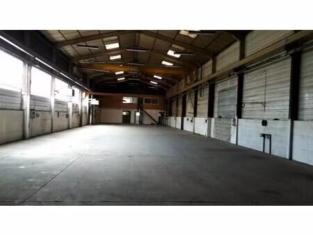 location entrepôt 640 m²